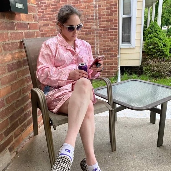 Meet your Posher, Jamie 👏🏻🫶🏻👋🏻 - Picture 2 of 2